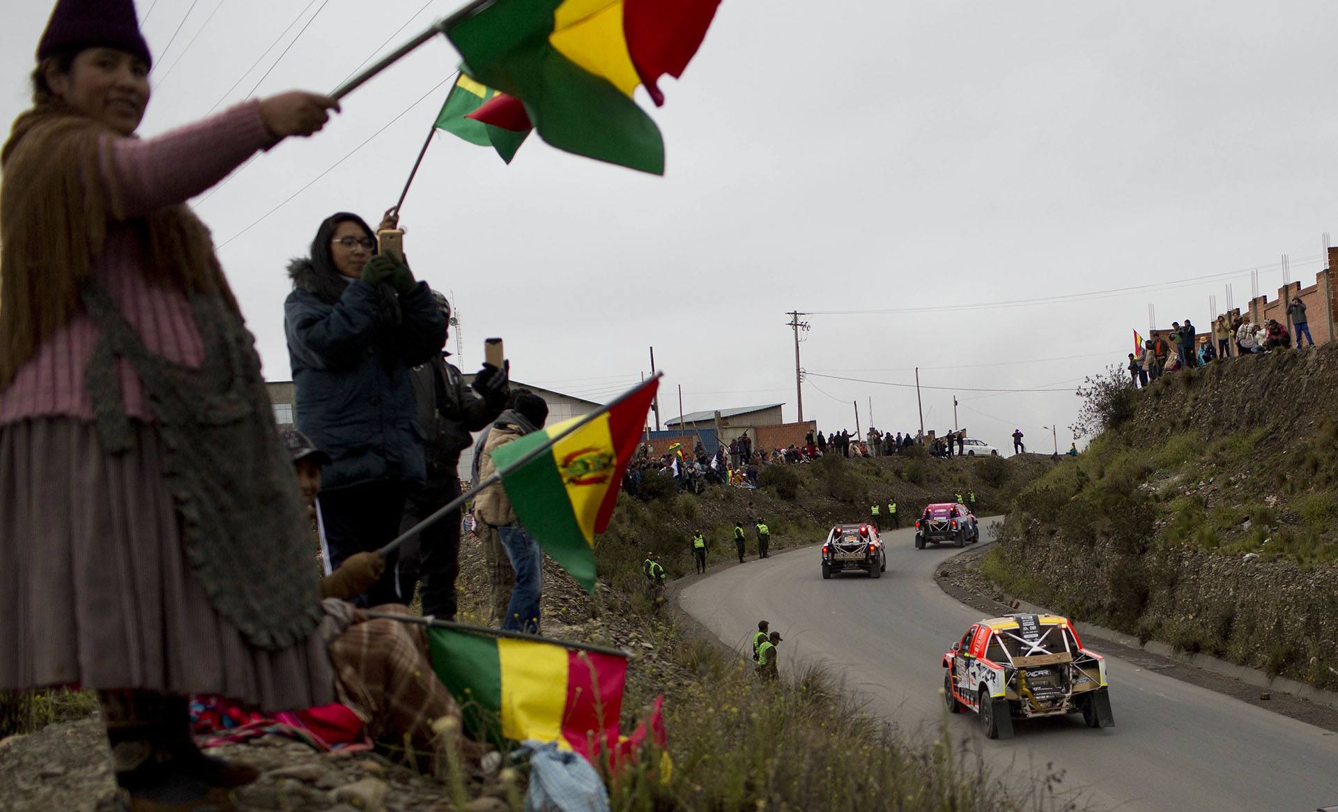 Los espectadores bolivianos recibieron con gran entusiasmo a los protagonistas