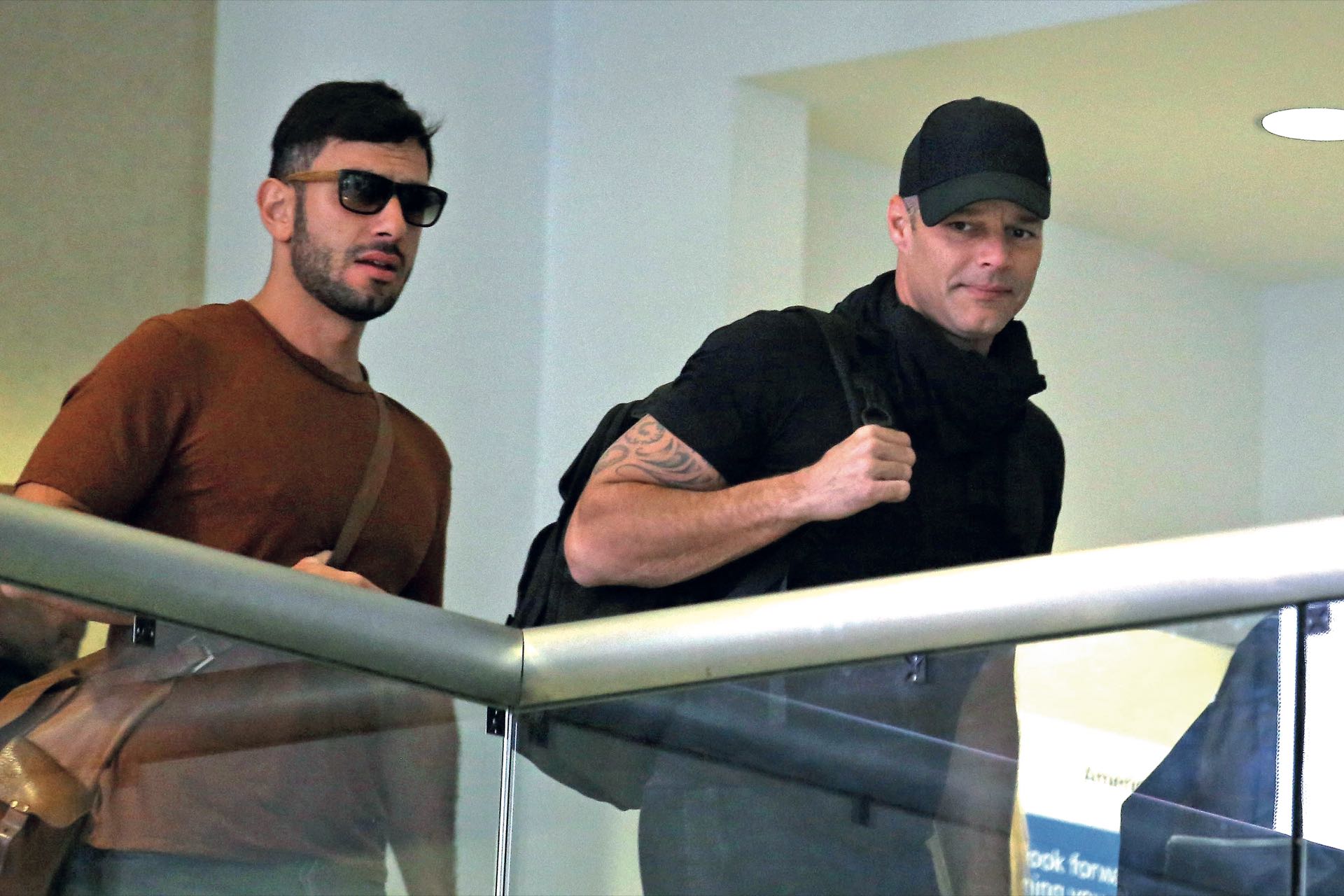 Ricky Martin (46) sorprendió a todos en la première de The assassination of Gianni Versace, cuando confirmó su boda secreta con el artista plástico sirio Jwan Yosef (33), con quien había comenzado a salir en 2016. Foto © 2017 Backgrid/The Grosby Group Spain: Lagencia Grosby.