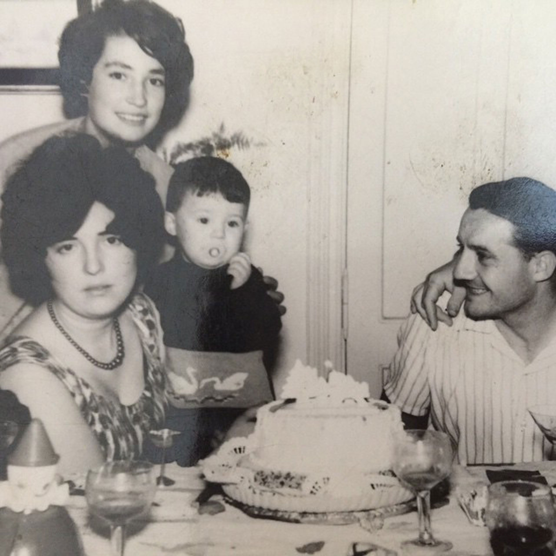 Festejando su cumple. “Esa mirada de amor de mi papá en mi cumple, es algo que me emociona cada vez que miro esta foto”, fue lo que escribió Tinelli como epígrafe en las redes.