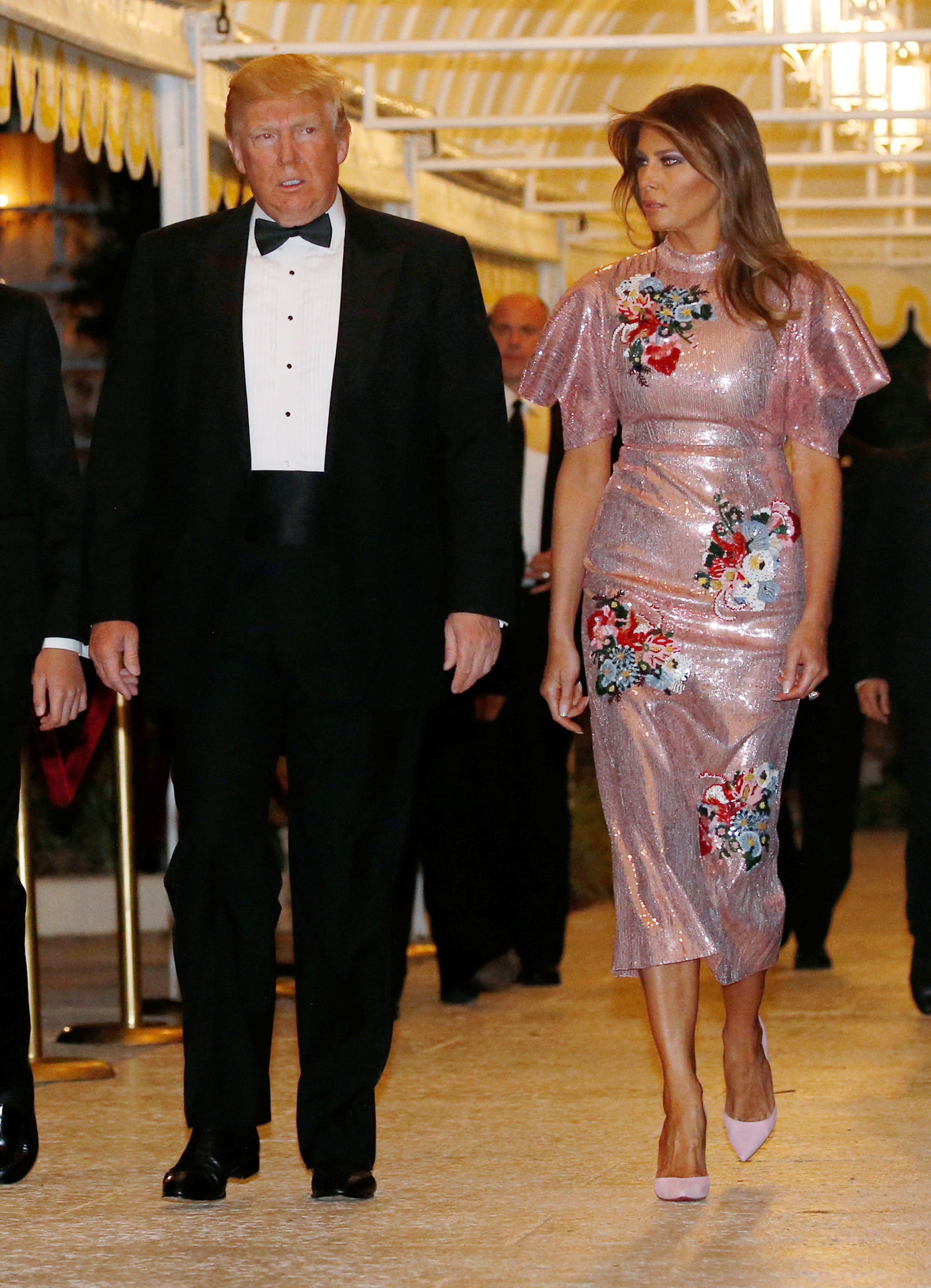 En Palm Beach para Año Nuevo impactó con el brillo: eligió una pieza luminosa con apliques florales de su boutique fetiche, Dolce & Gabbana. Completó el look con un peinado descontracturado y maquillaje a tono de la propuesta