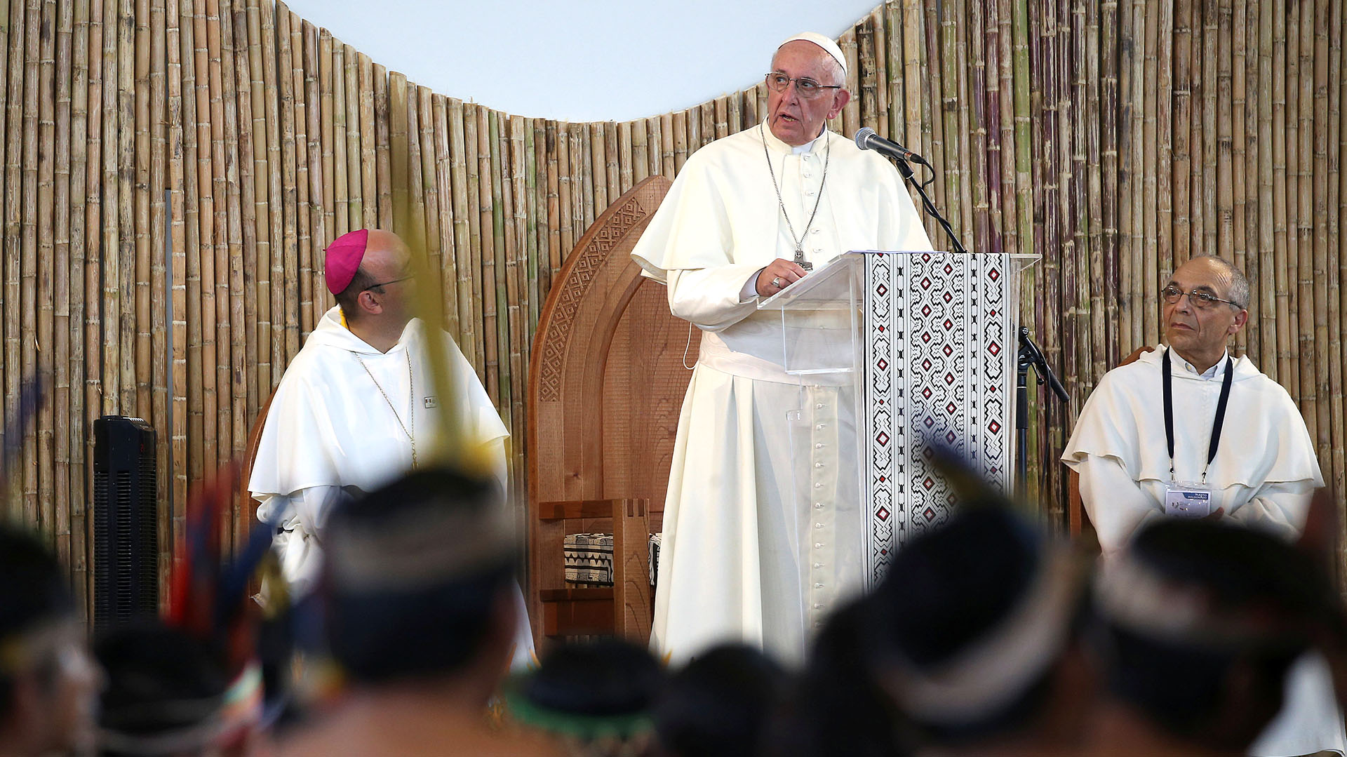 Durante su discurso, el Papa criticó a las empresas que explotan los recursos naturales de la región de la Amazonia
