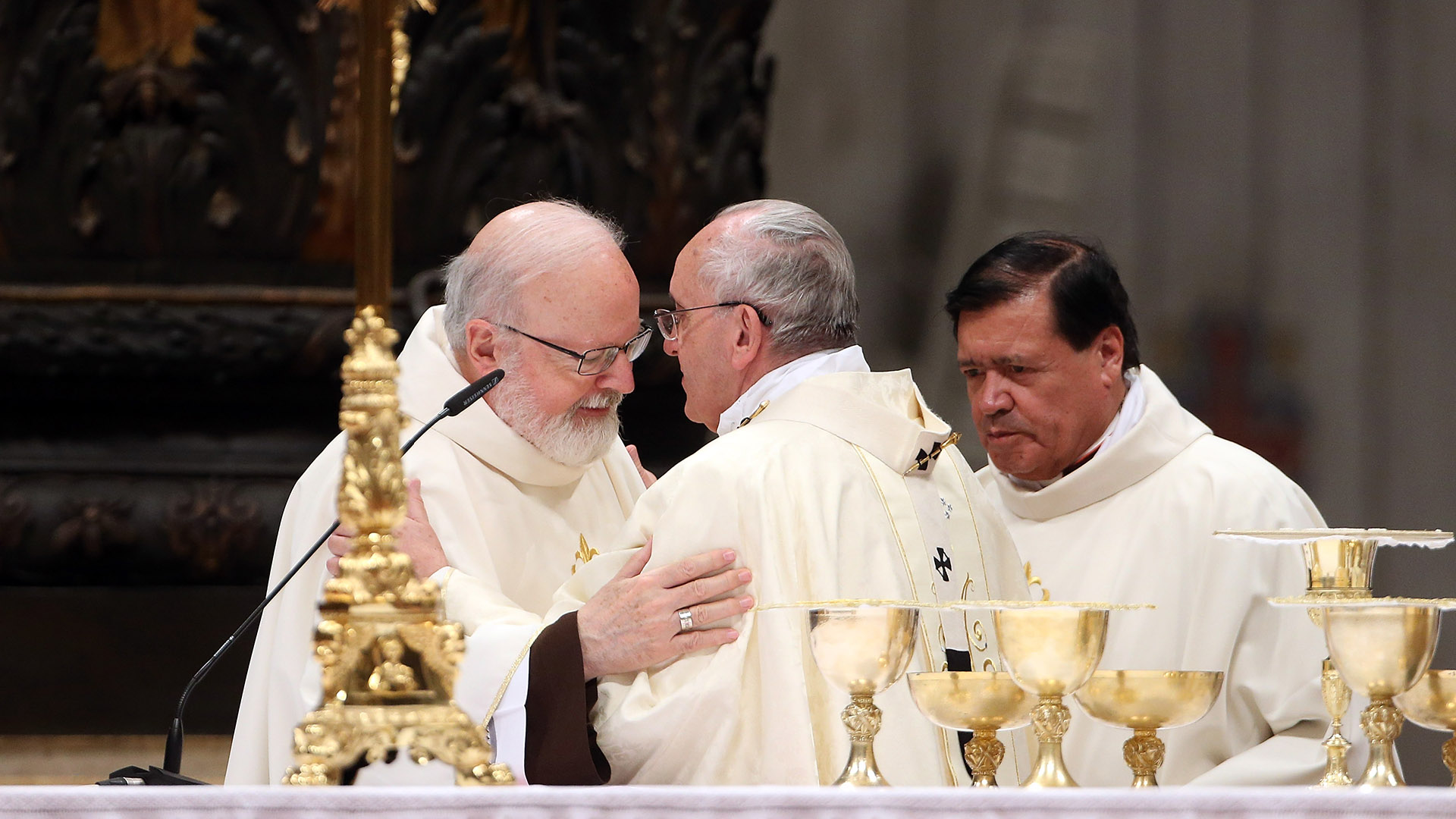 Francisco junto al cardenal Sean Patrick O’Malley (Getty Images)