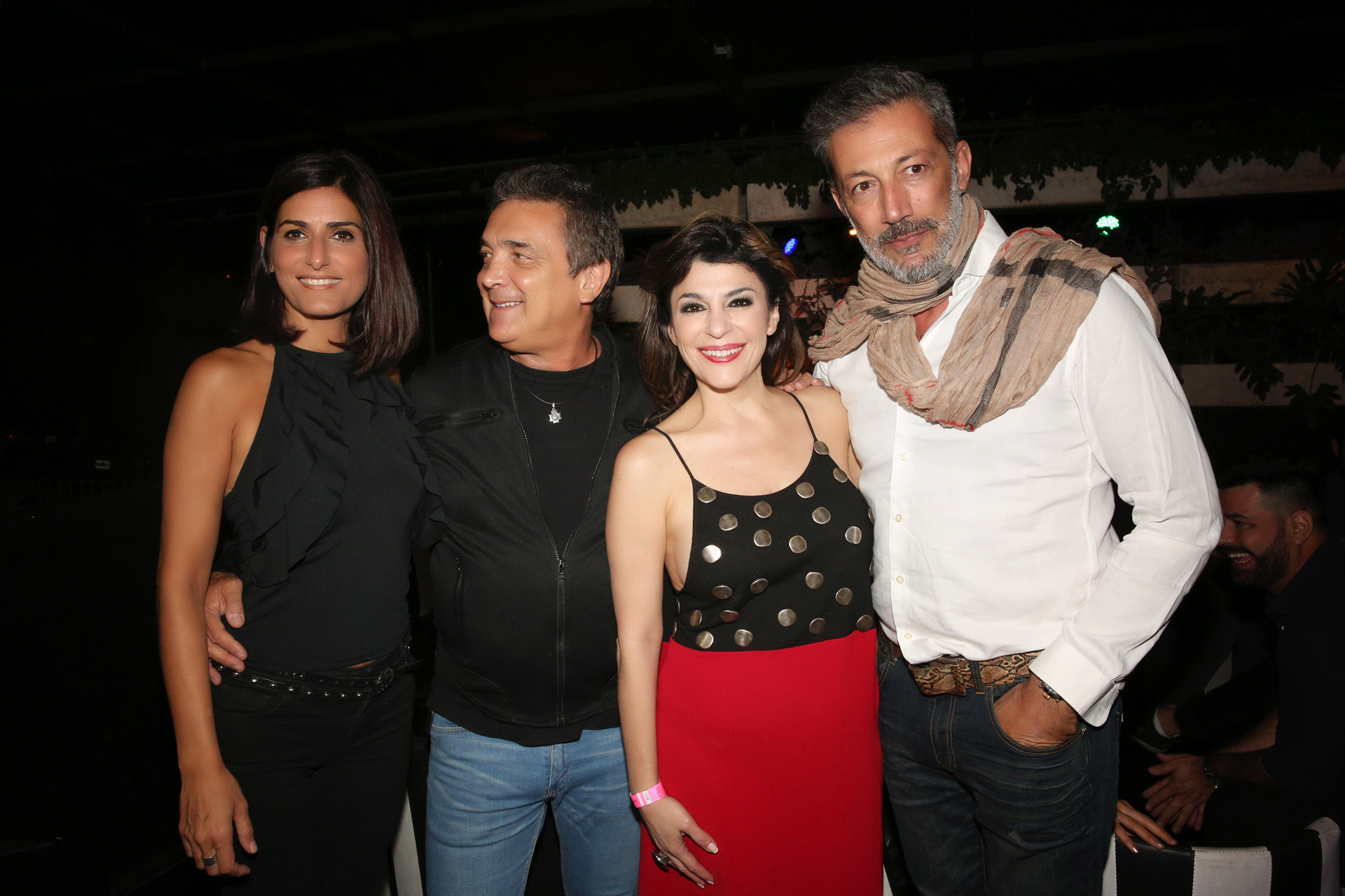La cumpleañera, feliz con su pareja, Cecilia Milone y Nito Artaza