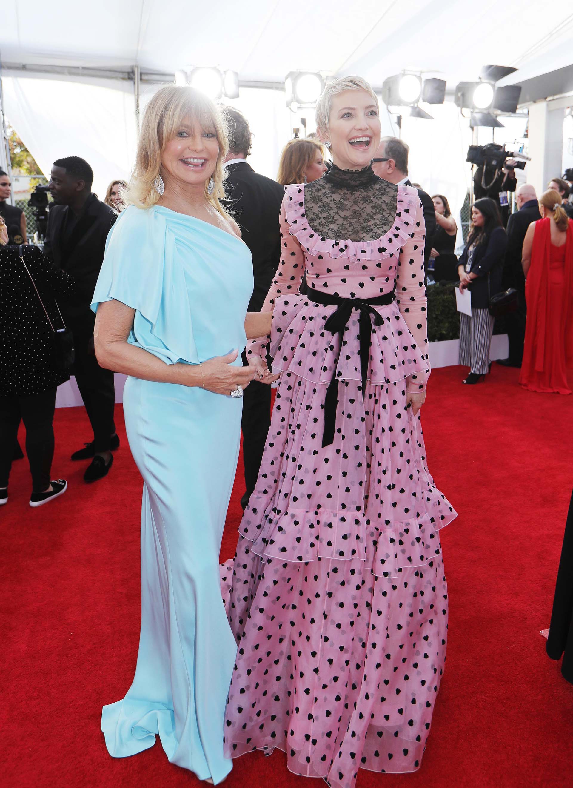 Goldie Hawn y Kate Hudson (REUTERS/Mike Blake)