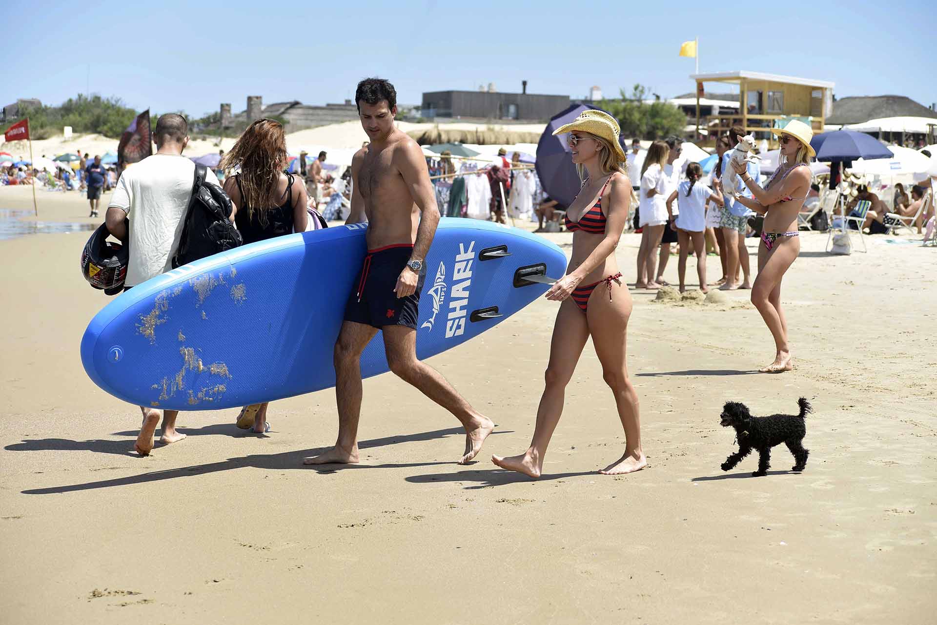 La modelo estaba acompañada por su esposo José Félix Uriburu y su mascota