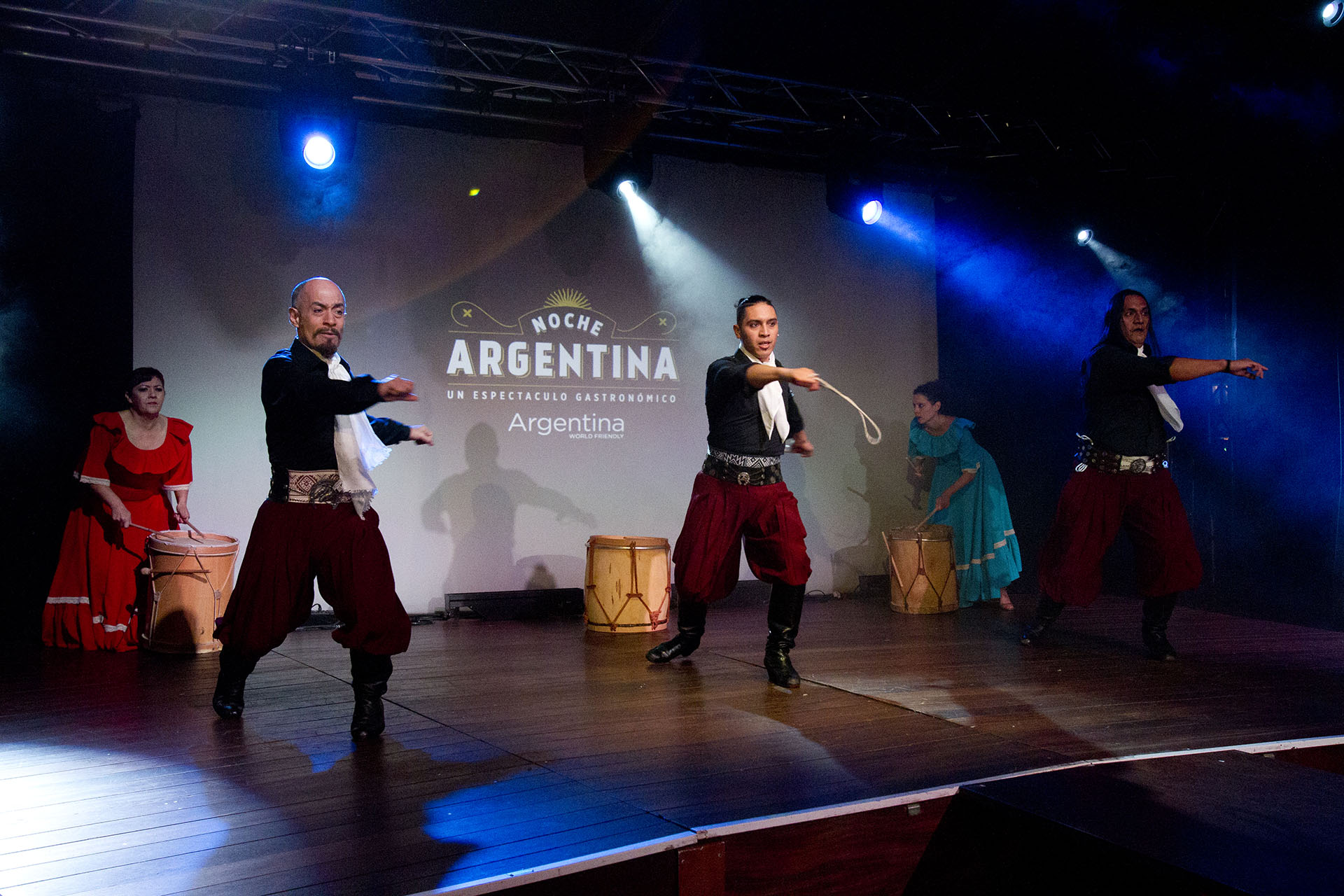 Argentina también tuvo propia su noche de gala: se realizaron shows de tango y folclore, degustaciones de vinos, tragos y comidas típicas.