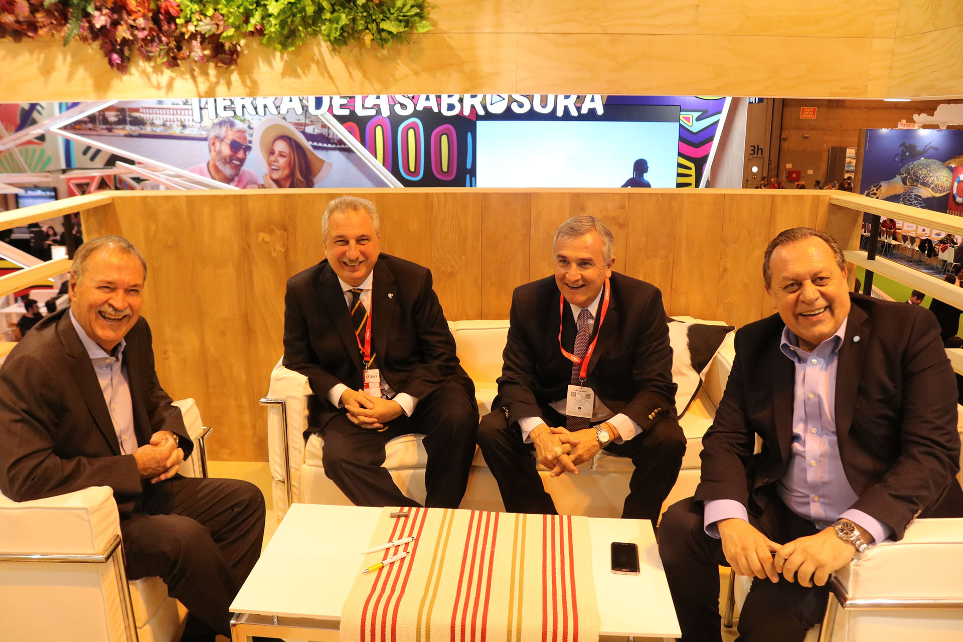 Santos y los gobernadores Schiaretti, Morales y Passalacqua, juntos en España. El ministro de Turismo destacó la importancia de que los gobernadores provinciales estén acompañando al ministerio en la misión de posicionar Argentina en el mundo.