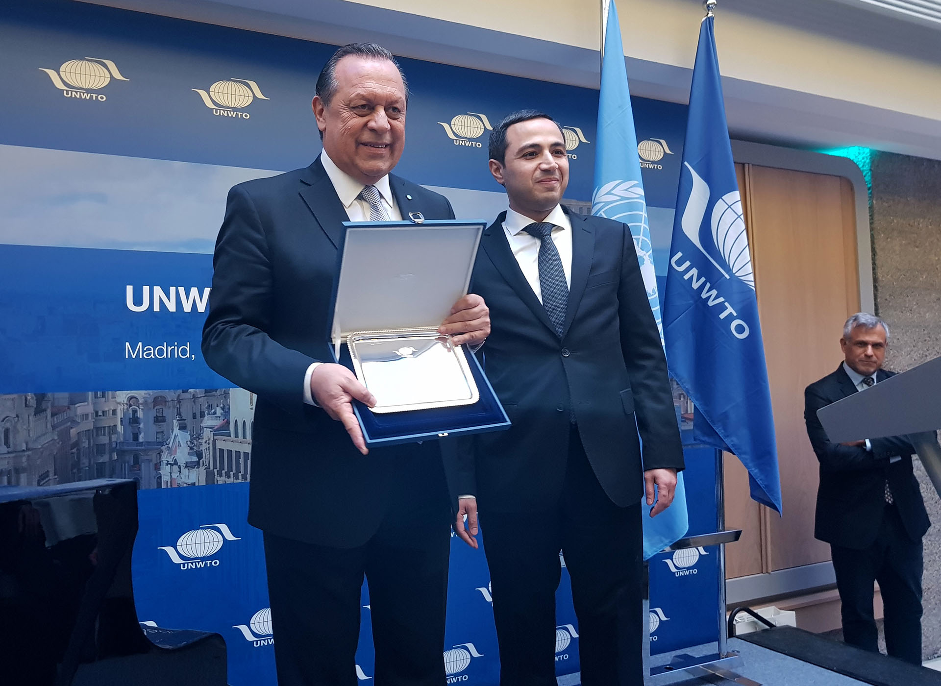 Distinción especial: en la cena de Ministros de Turismo de la OMT, Gustavo Santos fue reconocido por la elección de la Argentina a cargo de la presidencia del Consejo Ejecutivo de dicho organismo.