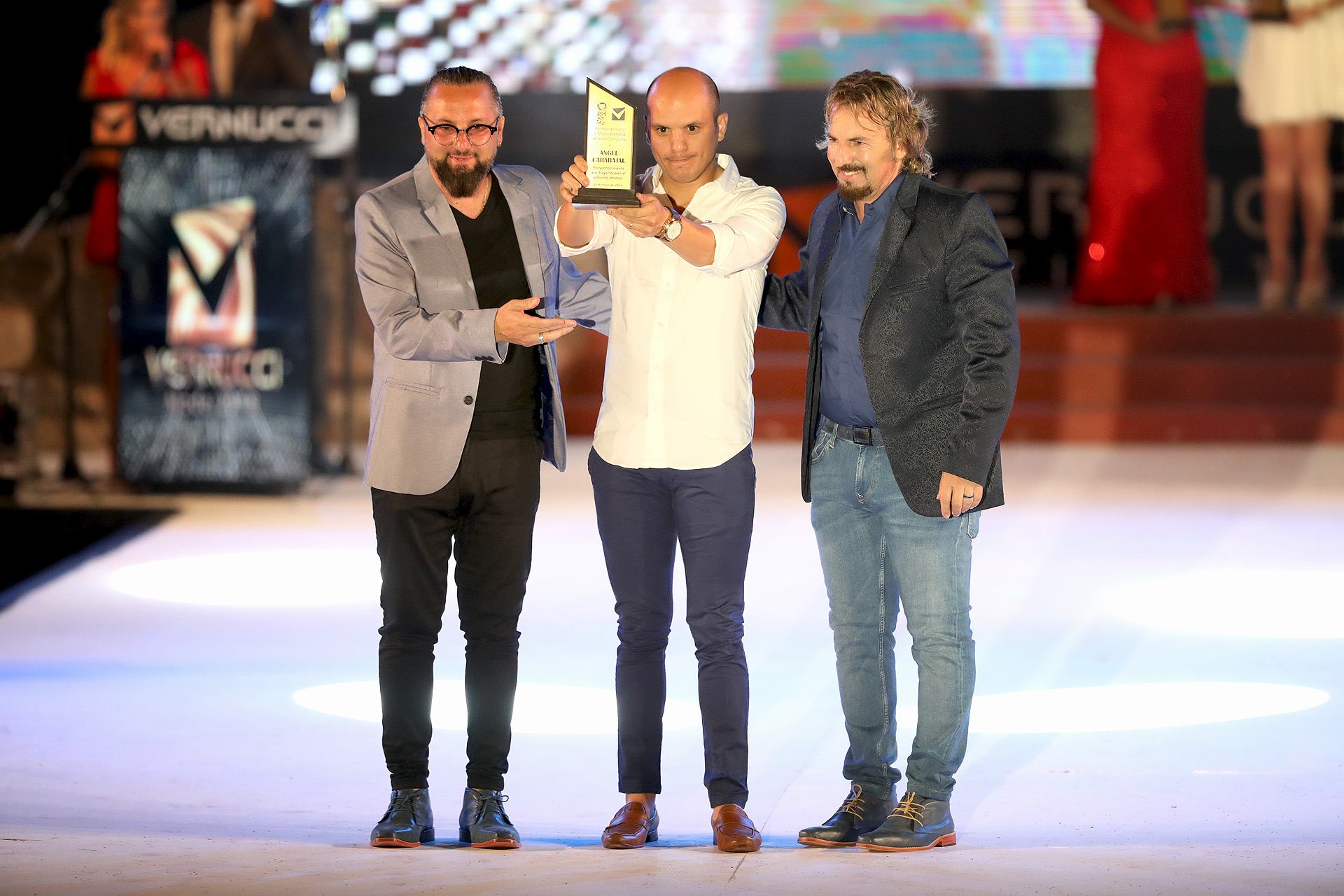 Ángel Carabajal, director de “Bien Argentino, la evolución”. recibió una distinción de los hermanos Vernucci