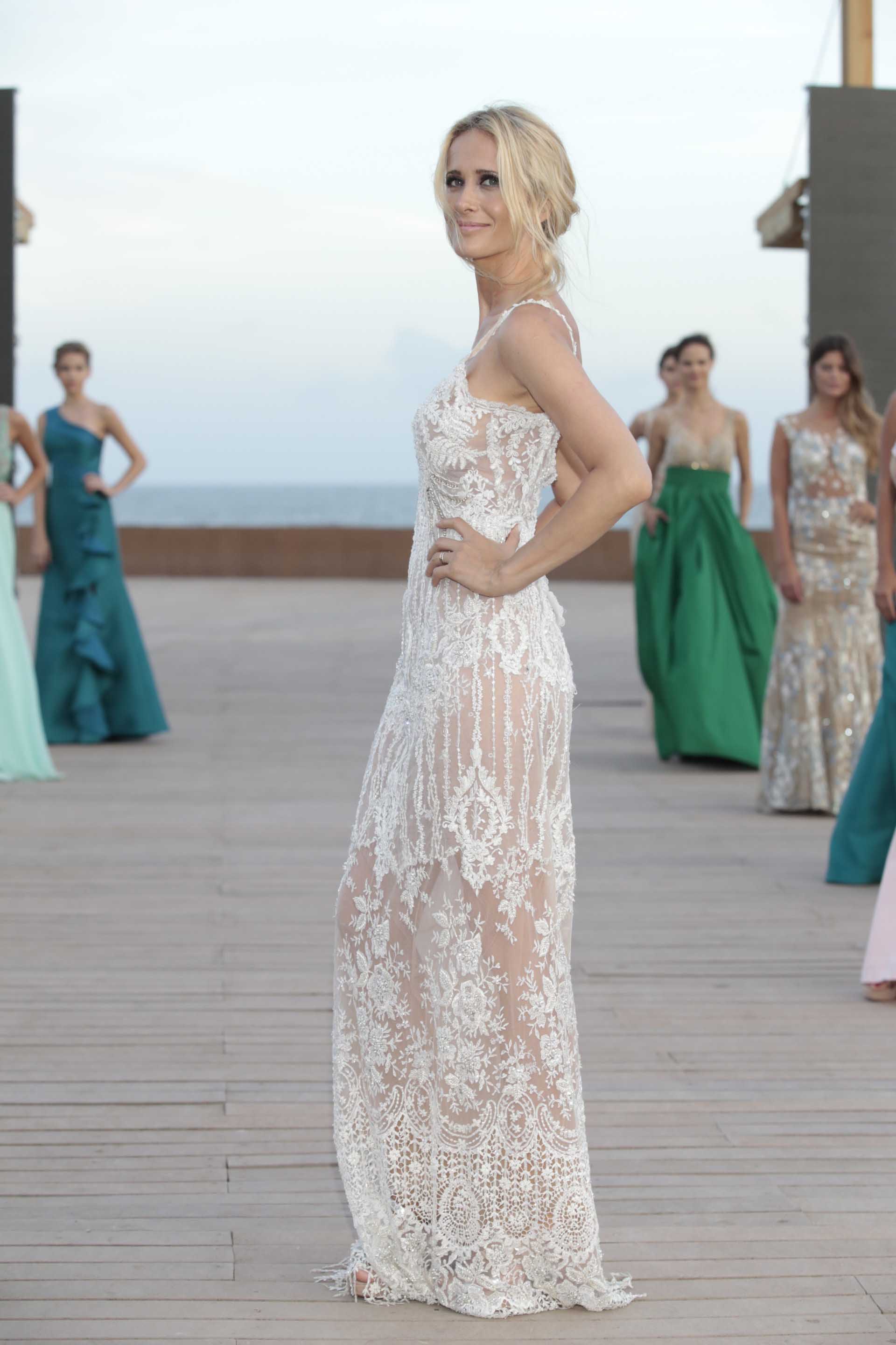 Las creaciones de Laurencio Adot en tul bordado en la paleta off white, un infaltable de la temporada