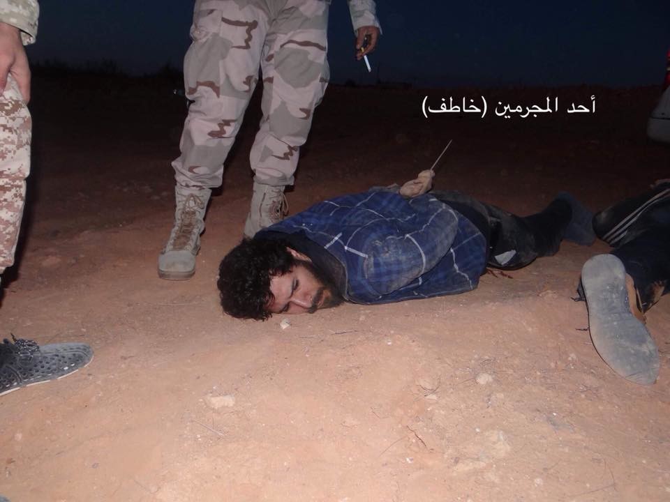 Uno de los torturadores capturados por la milicia gubernamental libia