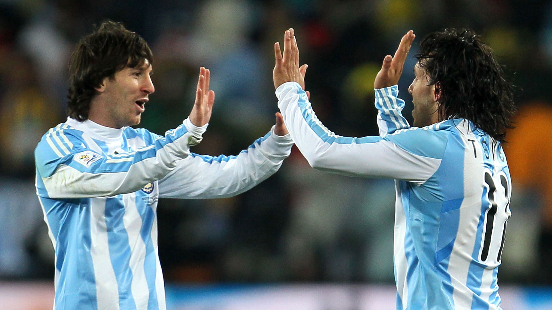 Celos y una "puteada": Messi versus Tevez, una historia de cortocircuitos en la previa del duelo entre Barcelona y Boca - Infobae