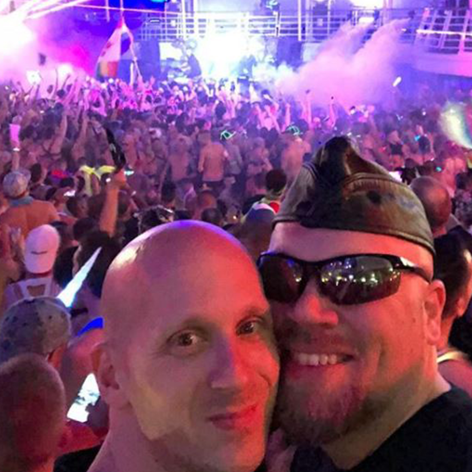 Las fiestas eran durante el día y la noche, en cubierta y en discos. El Harmony of the Seas, de Royal Caribbean, está bajo investigación por el presunto consumo de drogas a bordo (Instagram)