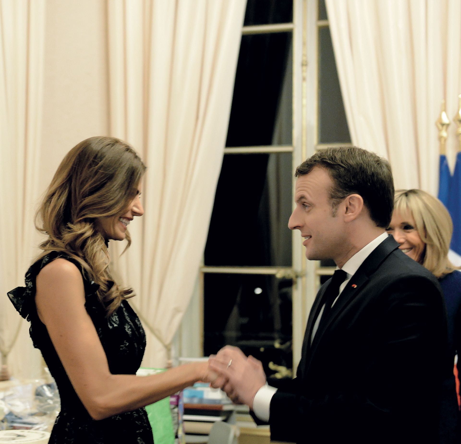El saludo con Emmanuel Macron en París.