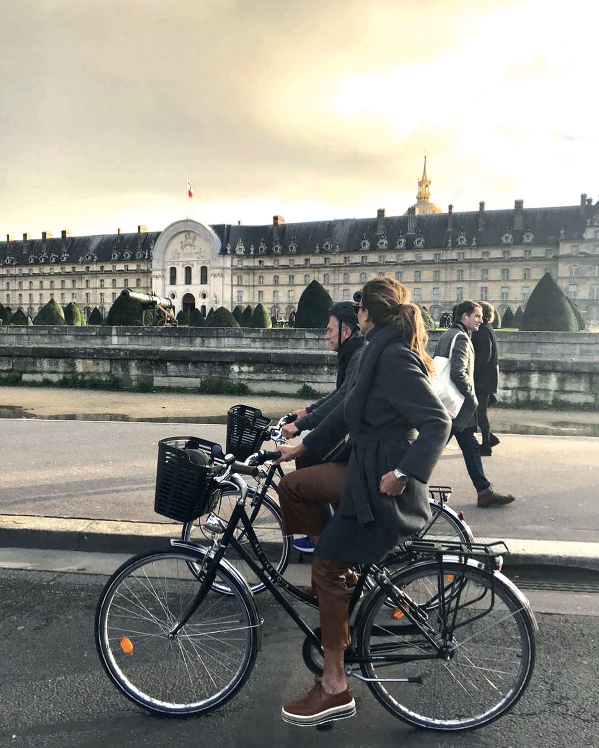 Canchera, fuera de agenda y de paseo en bici.