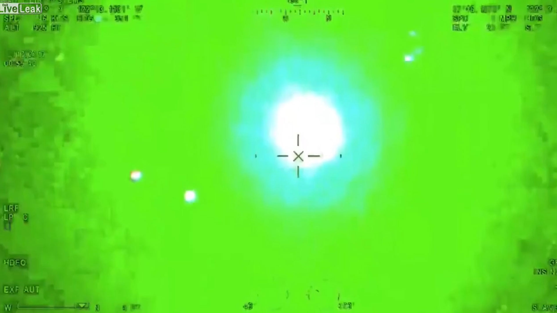 El momento en que atacan con un láser al piloto del helicóptero