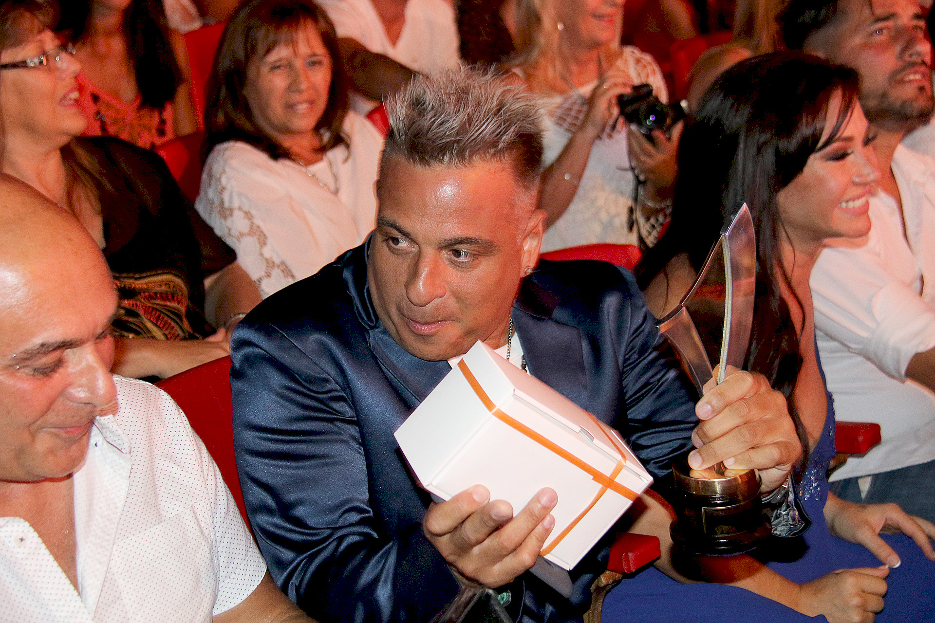 Marcelo Iripino con su premio