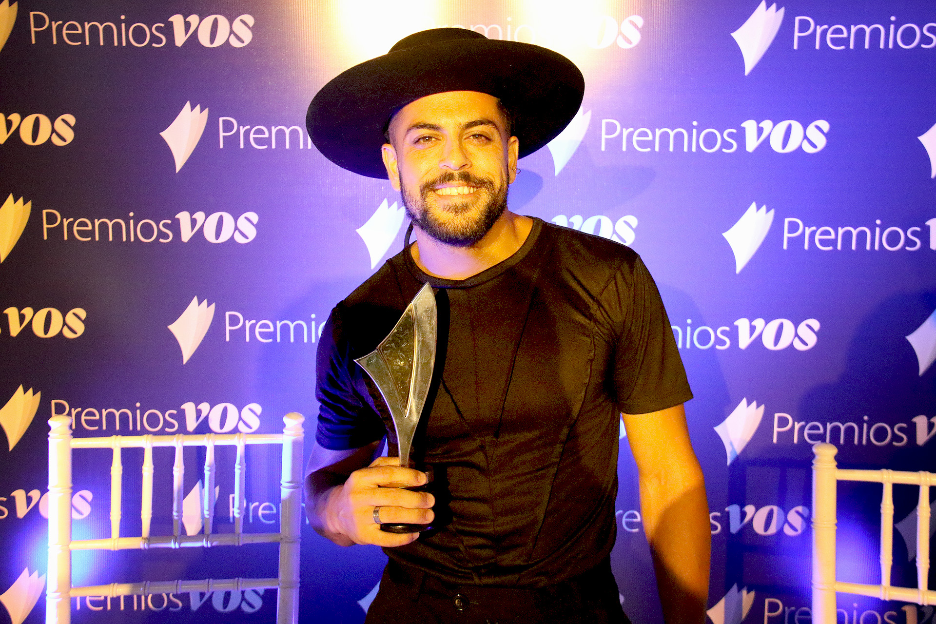 Facundo Mazzei con su premio