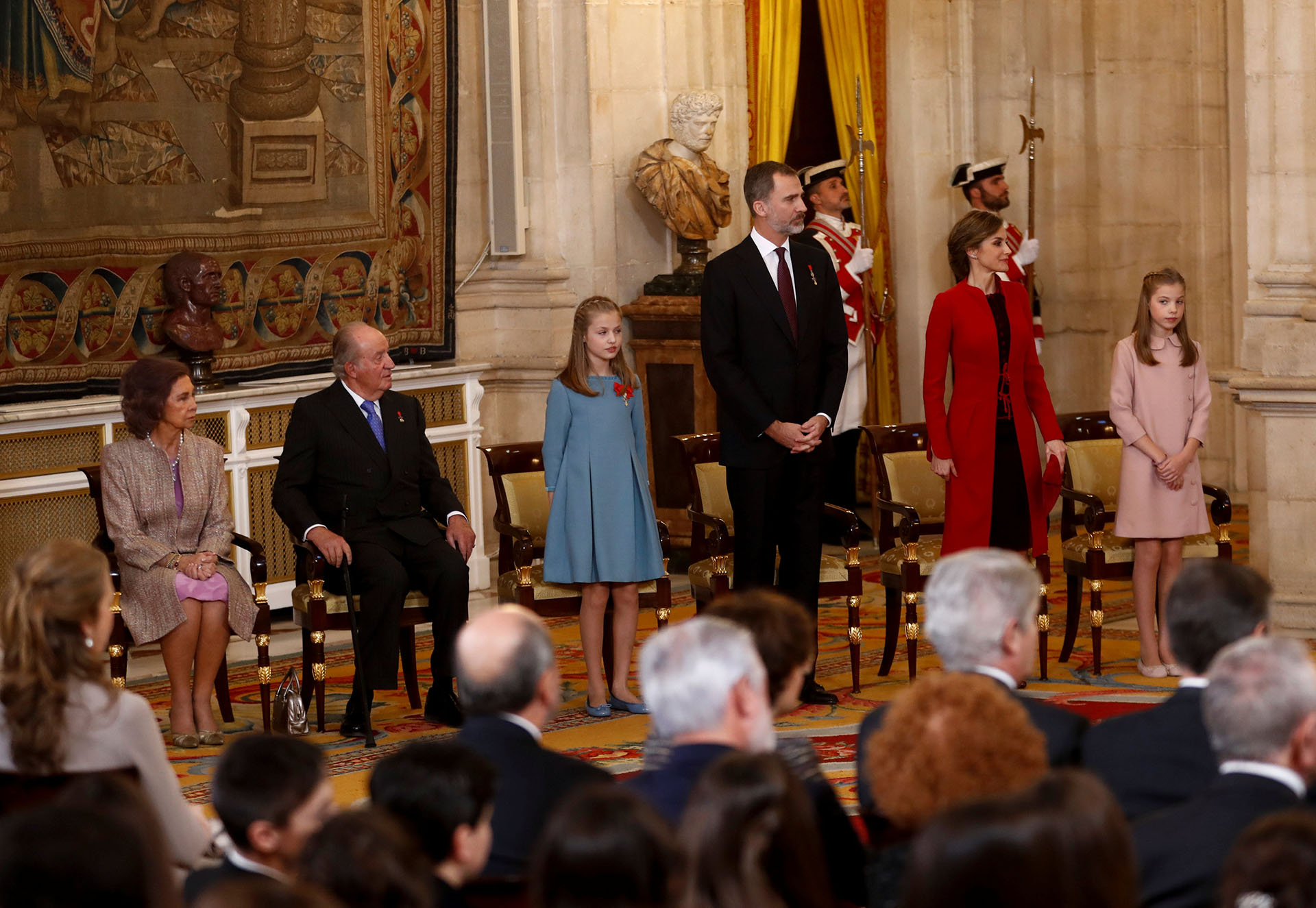 La ceremonia protocolar donde la princesa Leonor recibió la orden del “Toison de Oro”, un reconocimiento real para la futura heredera del trono.