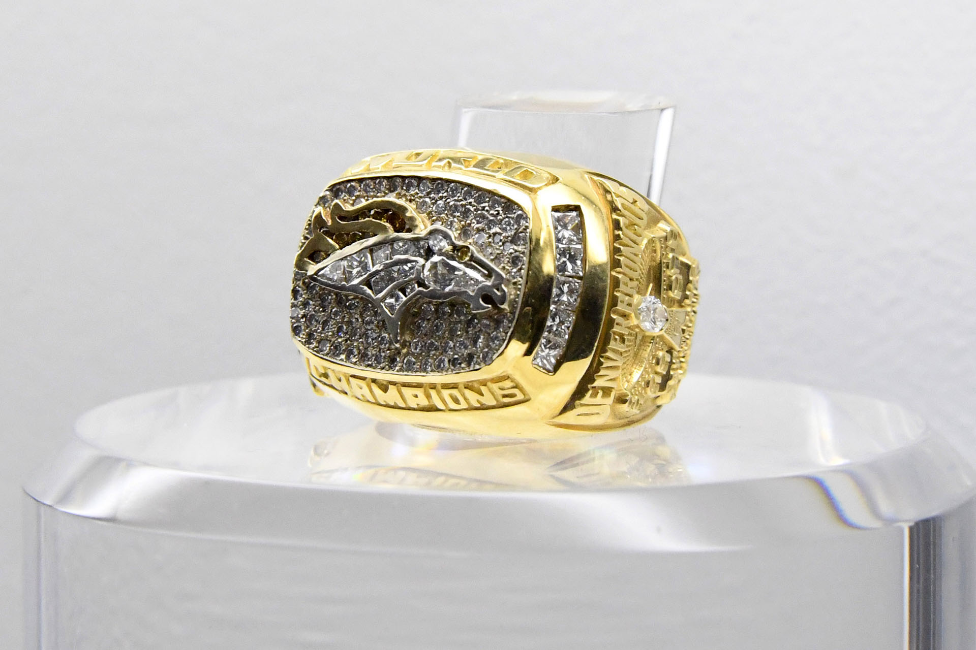 El Super Bowl XXXII de 1998 tuvo a los Denver Broncos como ganadores por 31 a 24 sobre los Green Bay Packers en el Qualcomm Stadium de San Diego, California