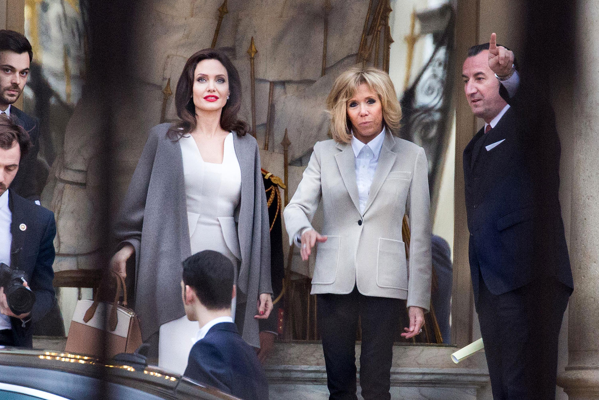 A los 64 años, la mujer del presidente Emmanuel Macron deslumbra con su estilo y glamour