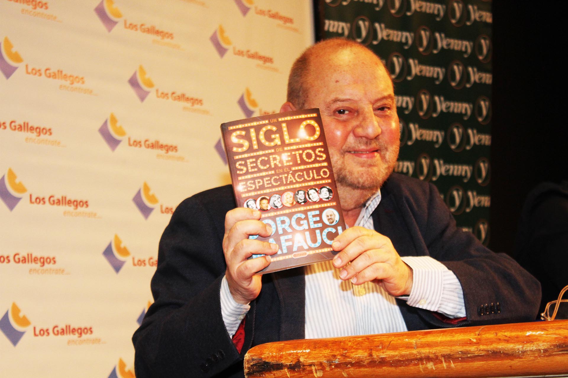 Jorge Lafauci presentó su libro, Un siglo de secretos del espectáculo” en el Cinema 1 del shopping Los Gallegos, en Mar del Plata (Fotos: Teleshow/Eduardo Awada)