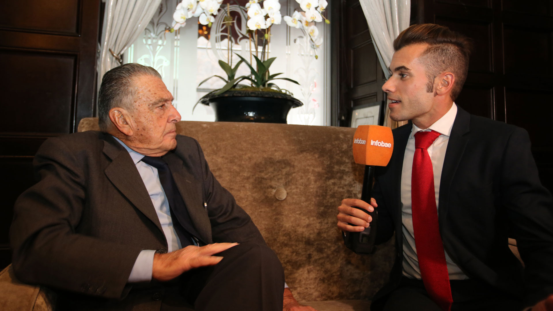 Eduardo Eurnekian con Nicolás Villar periodista de Infobae en EEUU.
