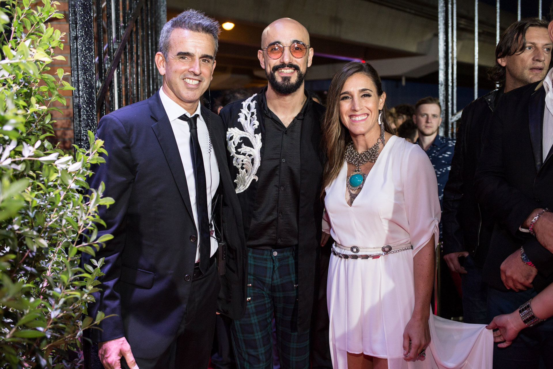 Abel Pintos y Soledad Pastorutti junto a Luis Lons, CEO de Mica 360, productora que trajo los Latin Grammy Acoustic Sesiones a la Argentina