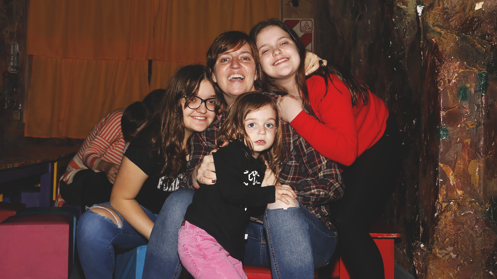 Marina, junto a Martina, Candela y la pequeña Delfina