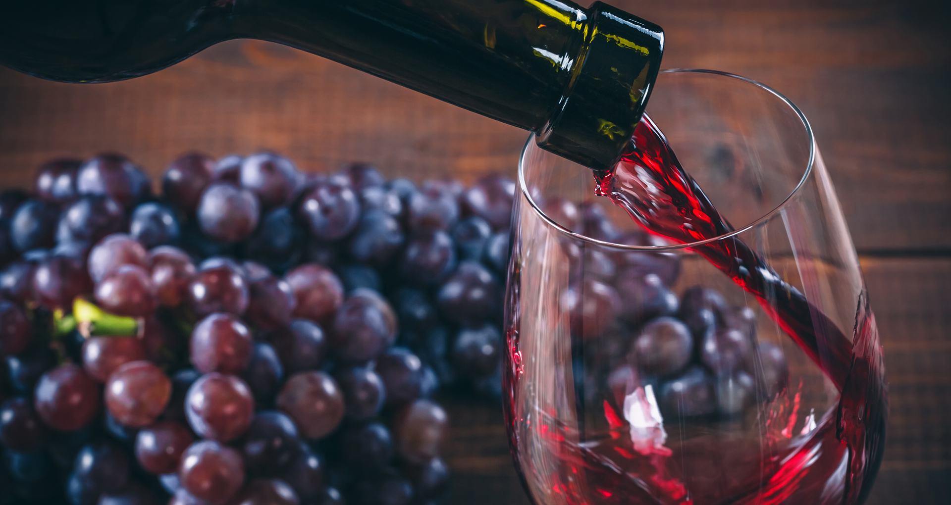 Según estudios cientificos el beber vino tinto puede ayudar a bajar de peso y controlar la obesidad (Getty Images)