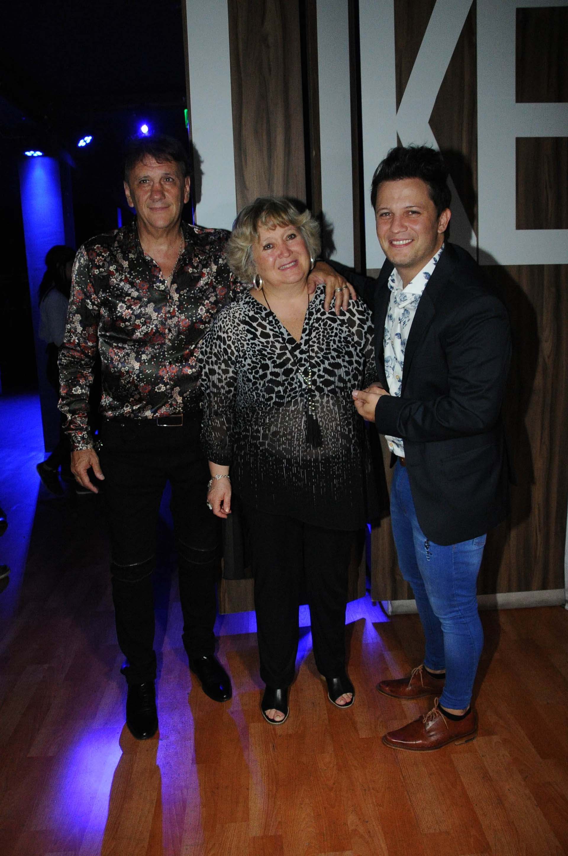 Eduardo y Betty, los padres de Darío, fueron los primeros en llegar (Verónica Guerman / Teleshow)