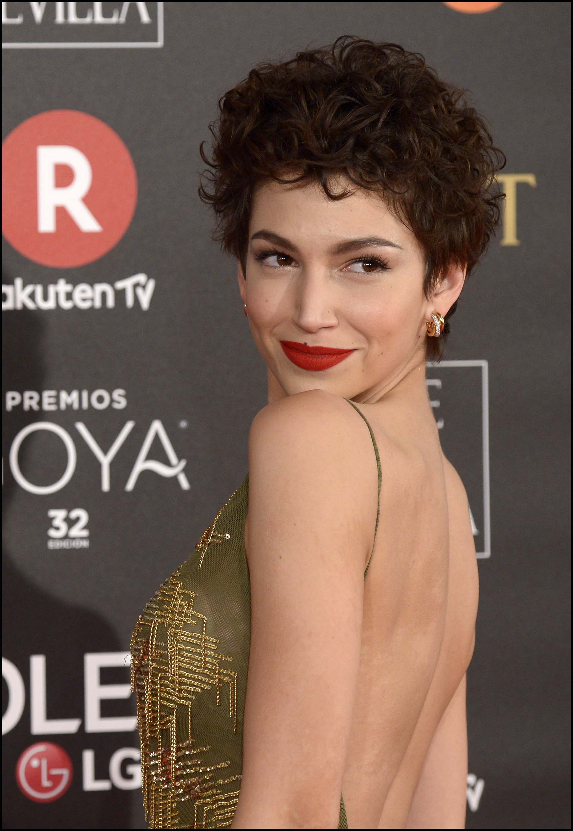 Su corte pixie y labios rojos le otorgaban una impronta destacada a la elección de estilo