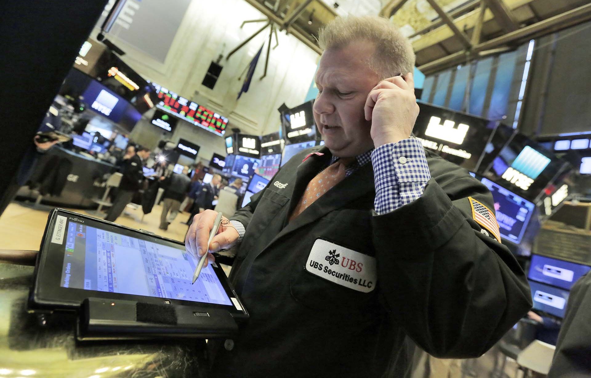 Los primordiales índices de Wall Street cayeron 0,7% en la semana. (AP)