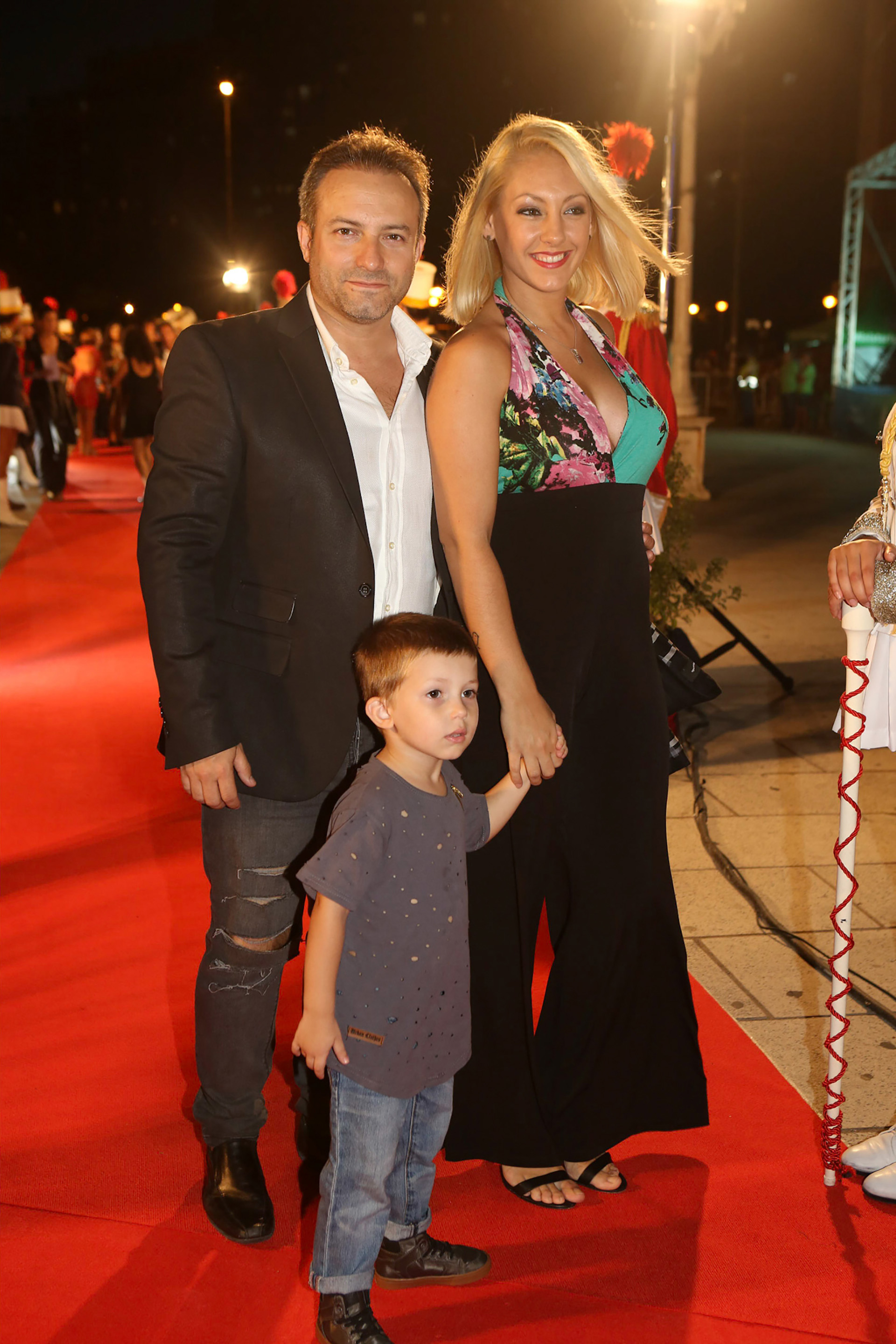 Sebastián Almada, su mujer, Mariela Rosso, y su hijo