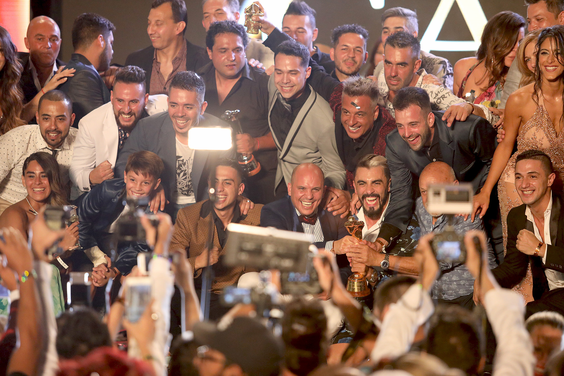 La felicidad de Bien Argentino, tras recibir el Oro (Fotos: Mario Sar / Teleshow)