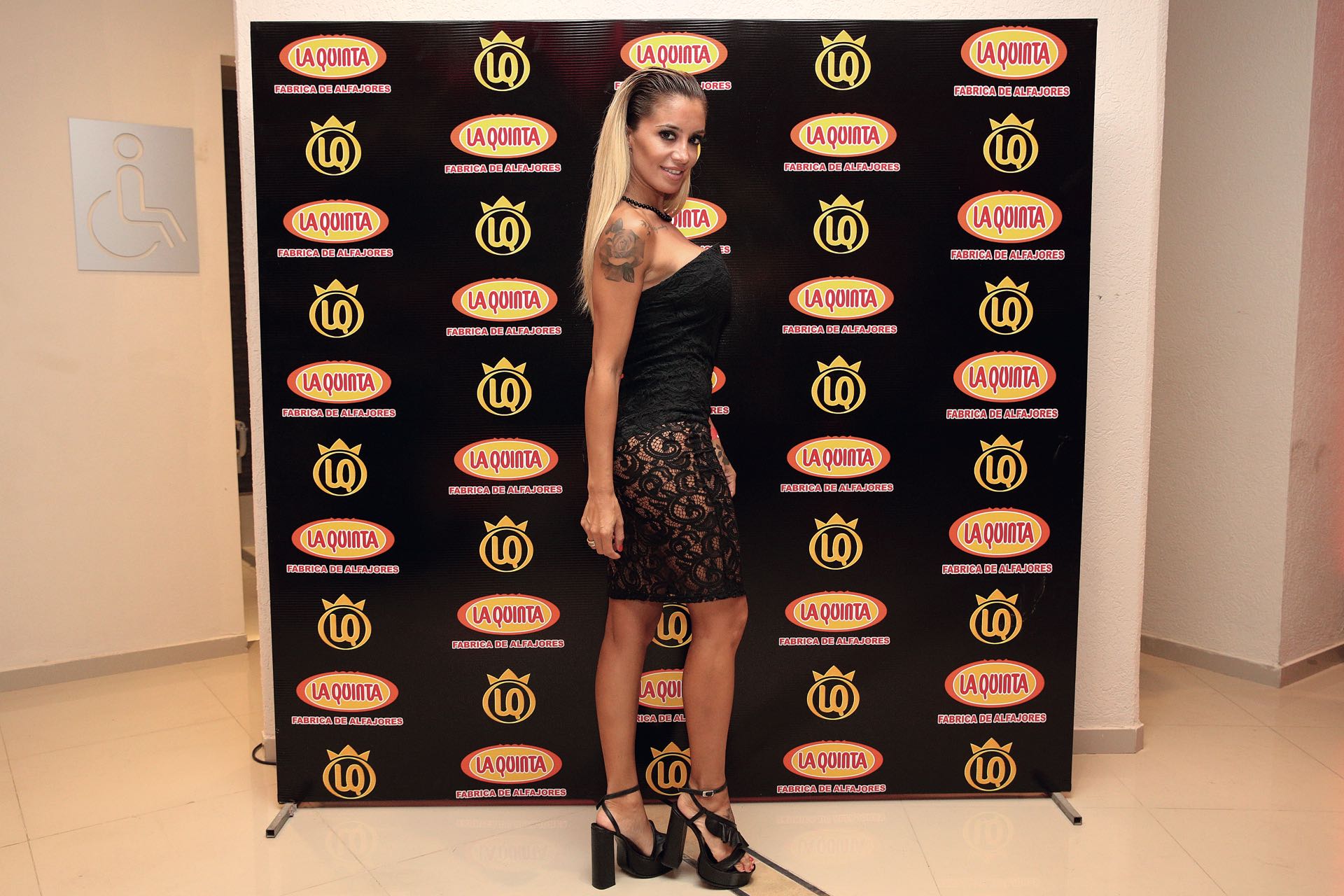 Claudia Ciardone no se fue sin su alfajor La Quinta. (Foto GENTE)