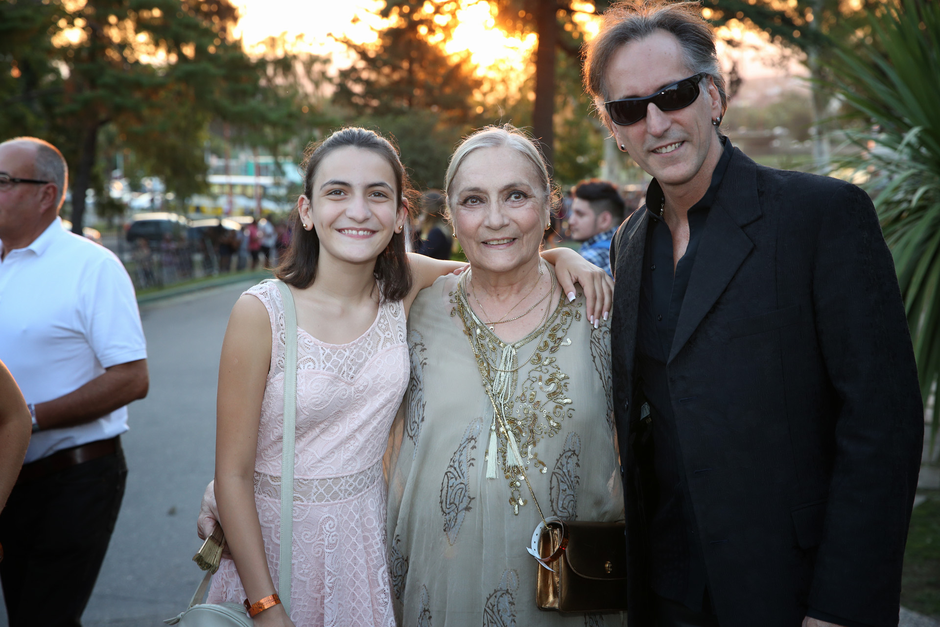 El mago Emanuel con su mamá, Dora Baret y su hija