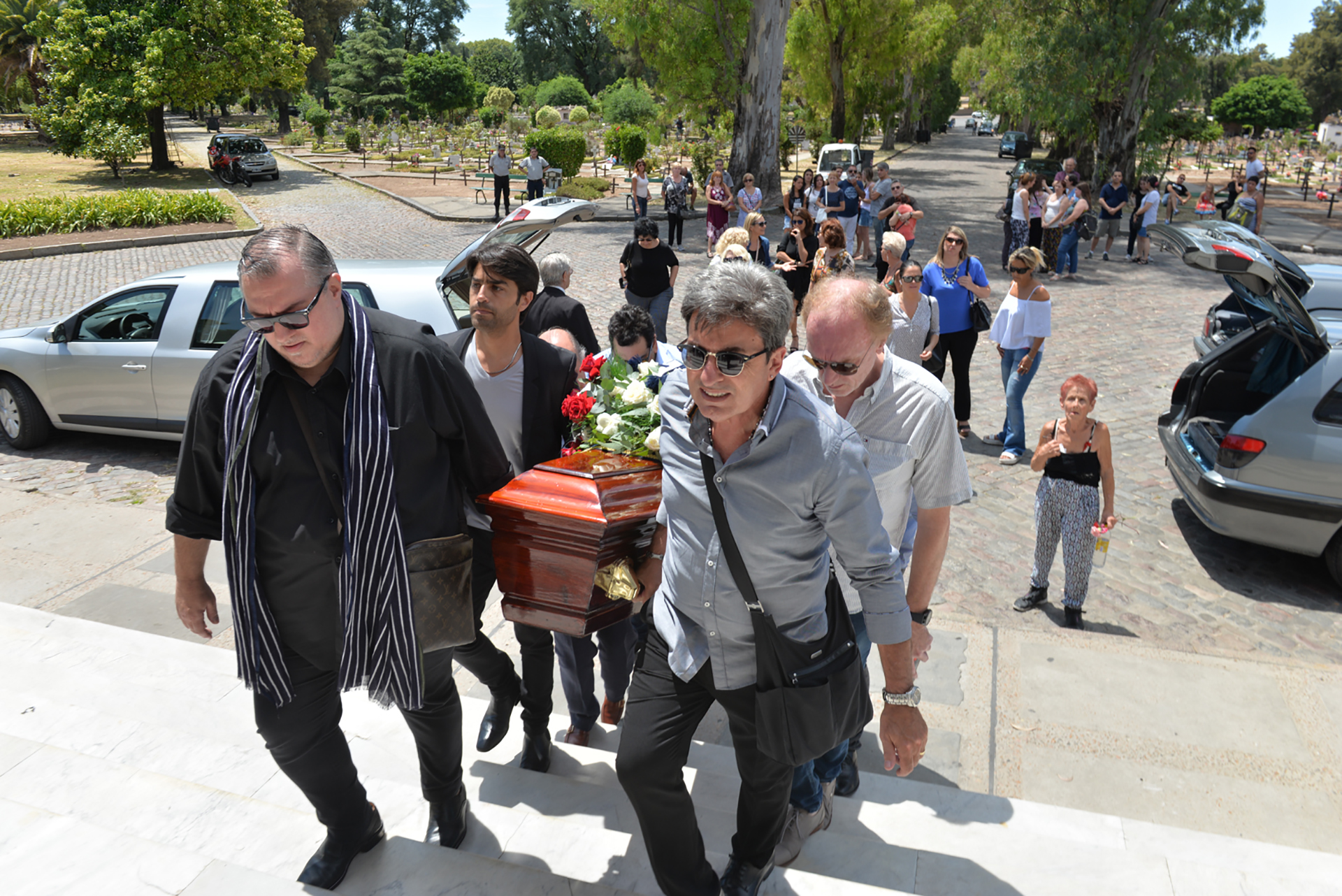 Cupitó y César fueron de las personas encargadas de trasladar el cajón