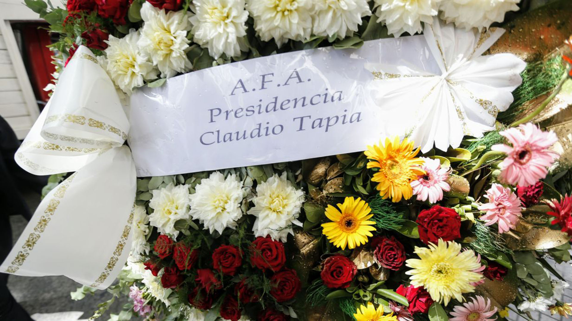 El Presidente de la AFA también envió flores