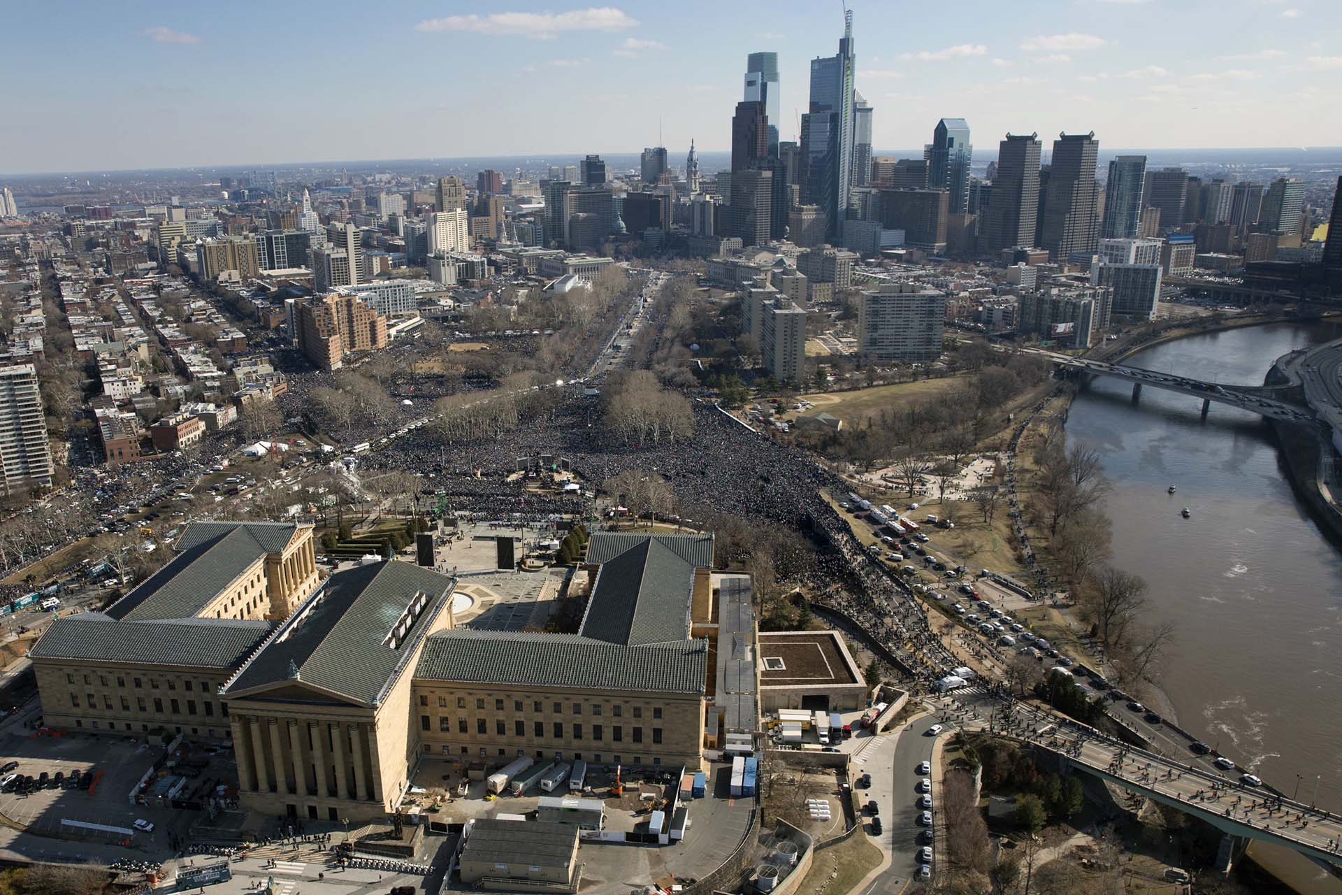 Miles de personas colmaron el centro de Philadelphia