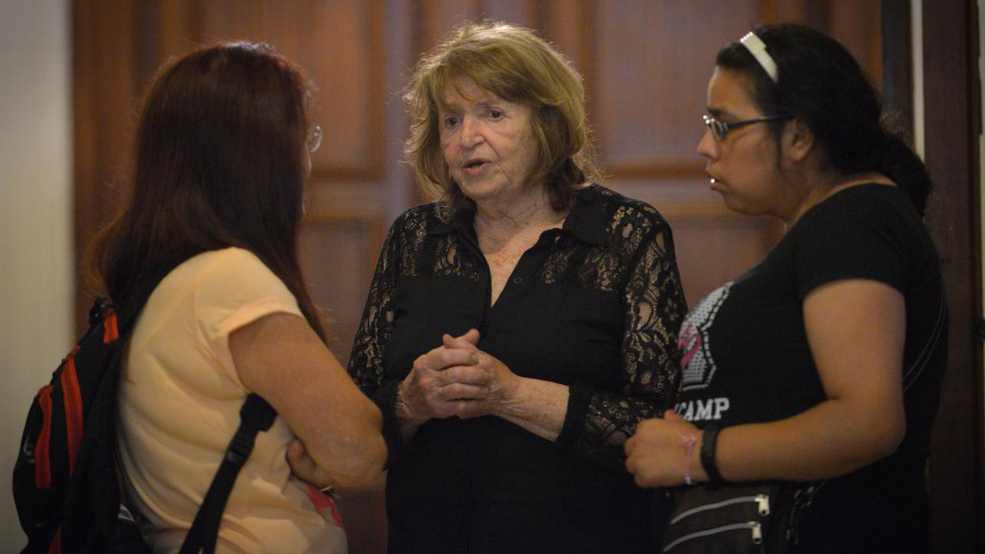 La madre de Débora Pérez Volpin, Marta Lea Volpin (centro)