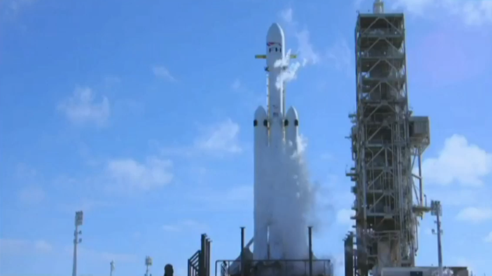 El lanzamiento de Falcon Heavy el 6 de febrero de 2018, desde Cabo Cañaveral