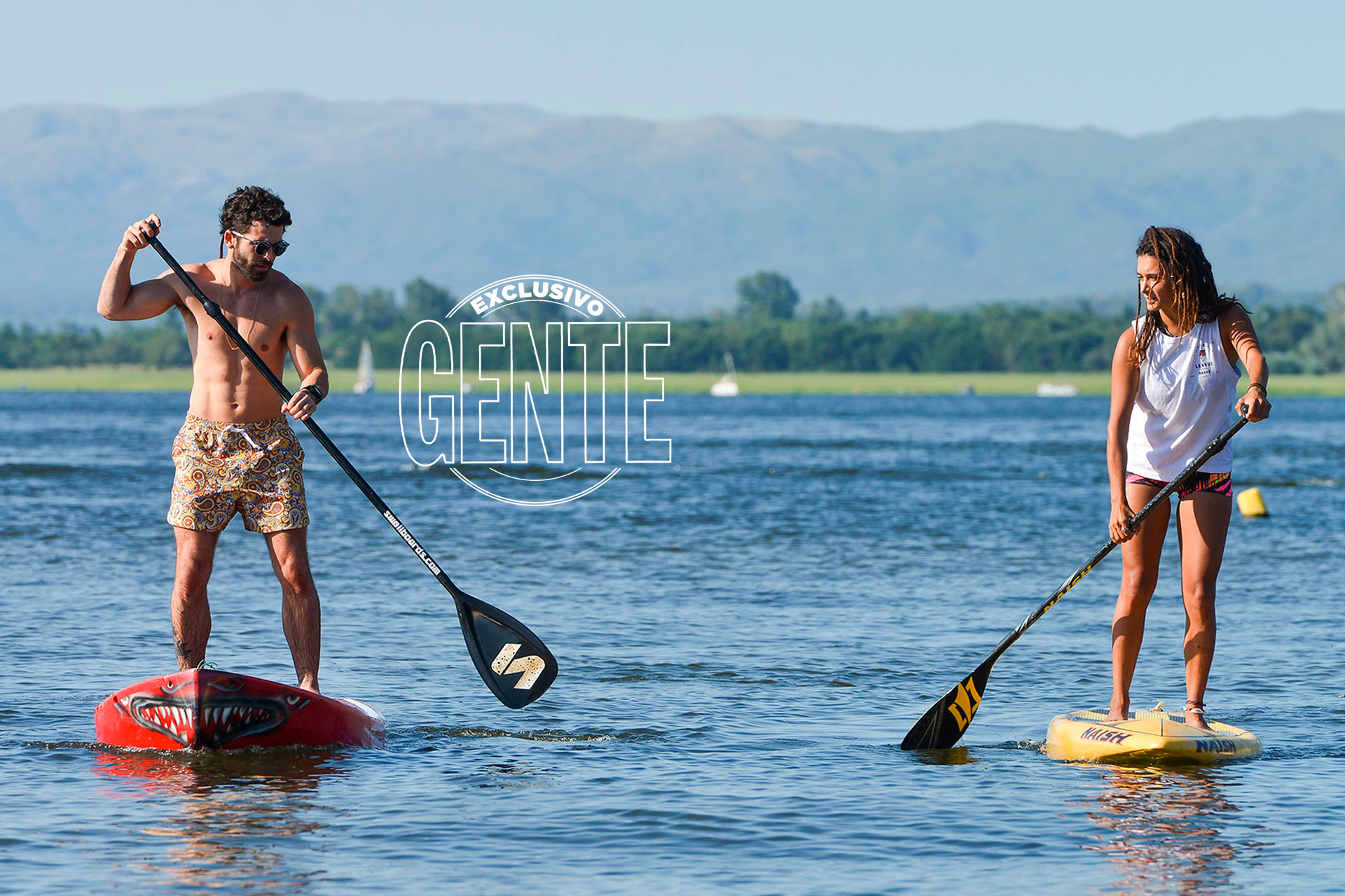 Antes de ir al teatro, el actor incursiona en el paddle surf. “Me apasionan los deportes acuáticos”, asegura desde el parador náutico Amarras. (Foto Fabián Uset/GENTE)