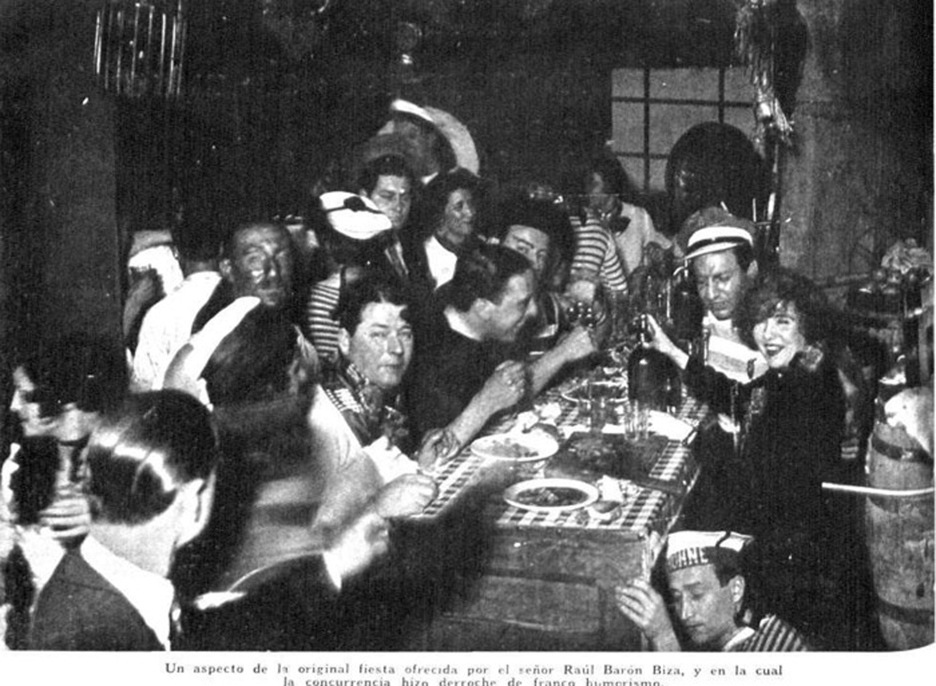 Fiesta en la casa de Raúl Barón Biza, Foto publicada en la revista “Caras y Caretas” del29 de octubre de 1932