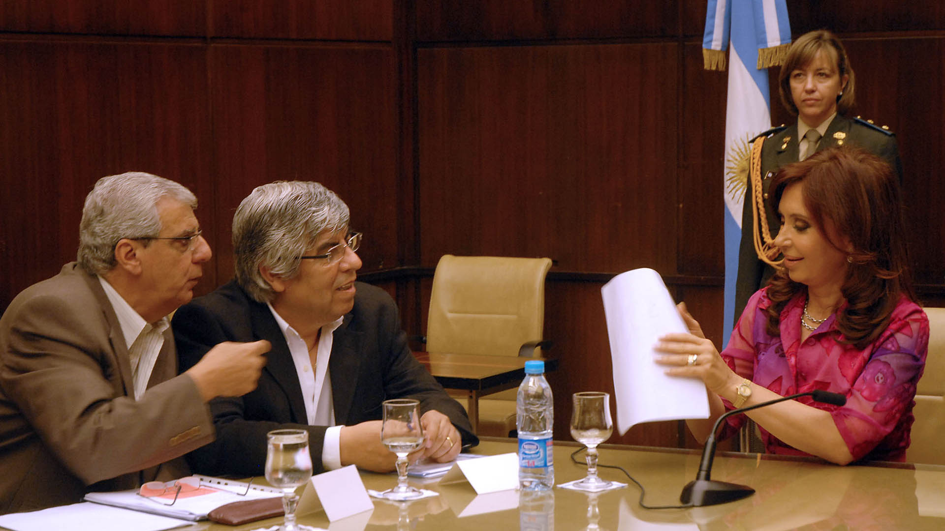 La líder de la Coalición Cívica dijo que Moyano y los Kirchner “son los grandes oligarcas de la Argentina” (NA)