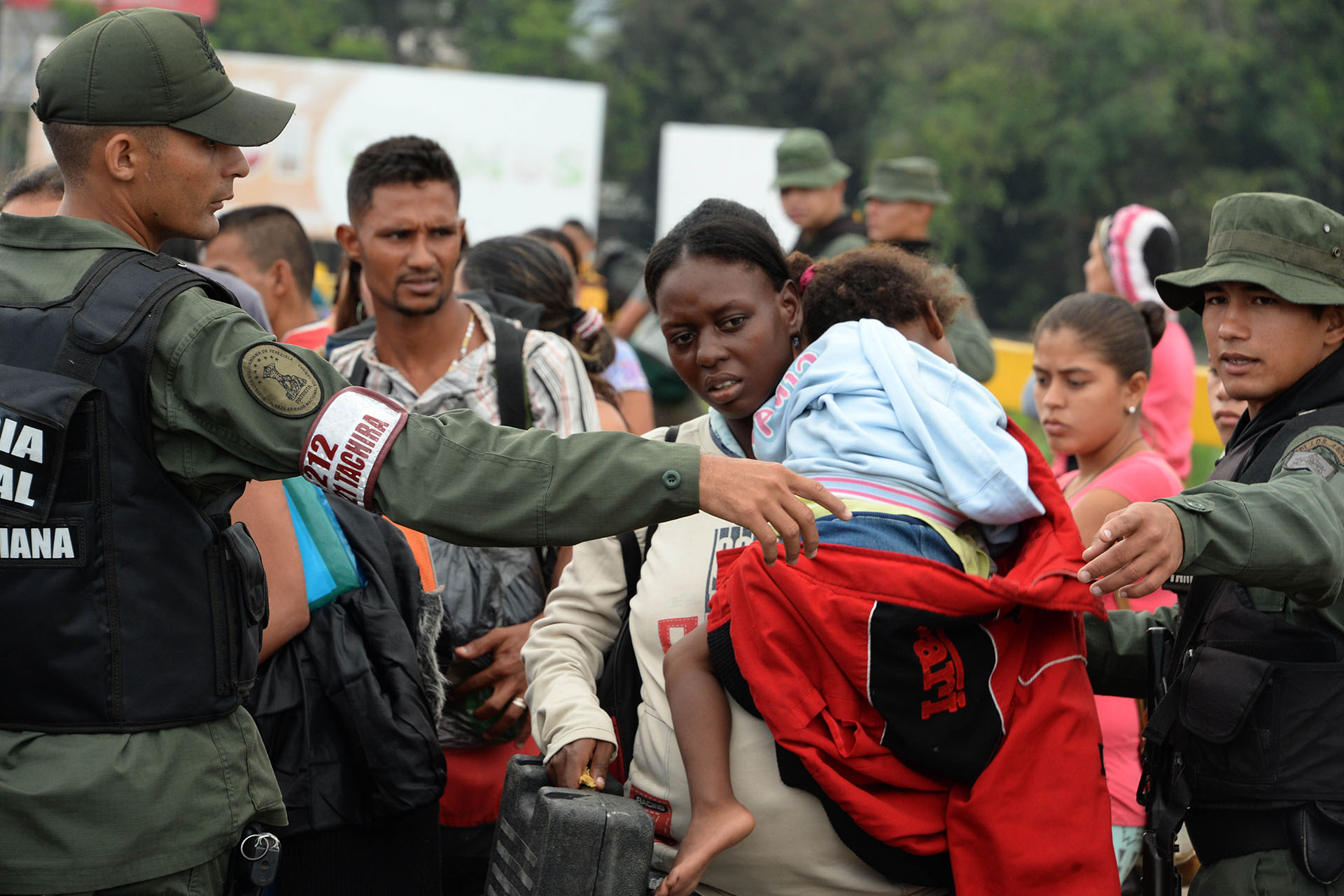 De acuerdo con cifras de Migración Colombia, más de 800.000 venezolanos han ingresado a Colombia en los últimos 15 meses. (AFP)