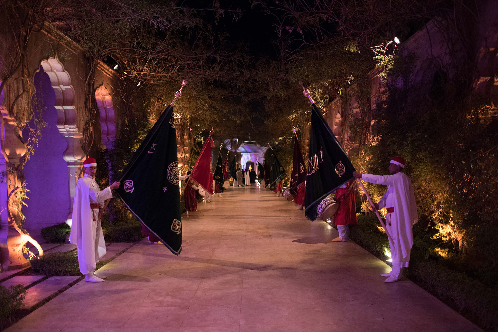 Túnicas exóticas, decoración alsuiva y shows con música coronaron la fiesta oriental