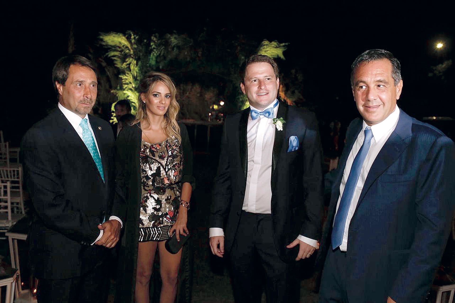 El periodista Eduardo Feinmann junto a su mujer, Alex Campbell y Alejandro Finocchiaro, ministro de Educación de la Nación. (Foto Marcelo Espinosa/GENTE)