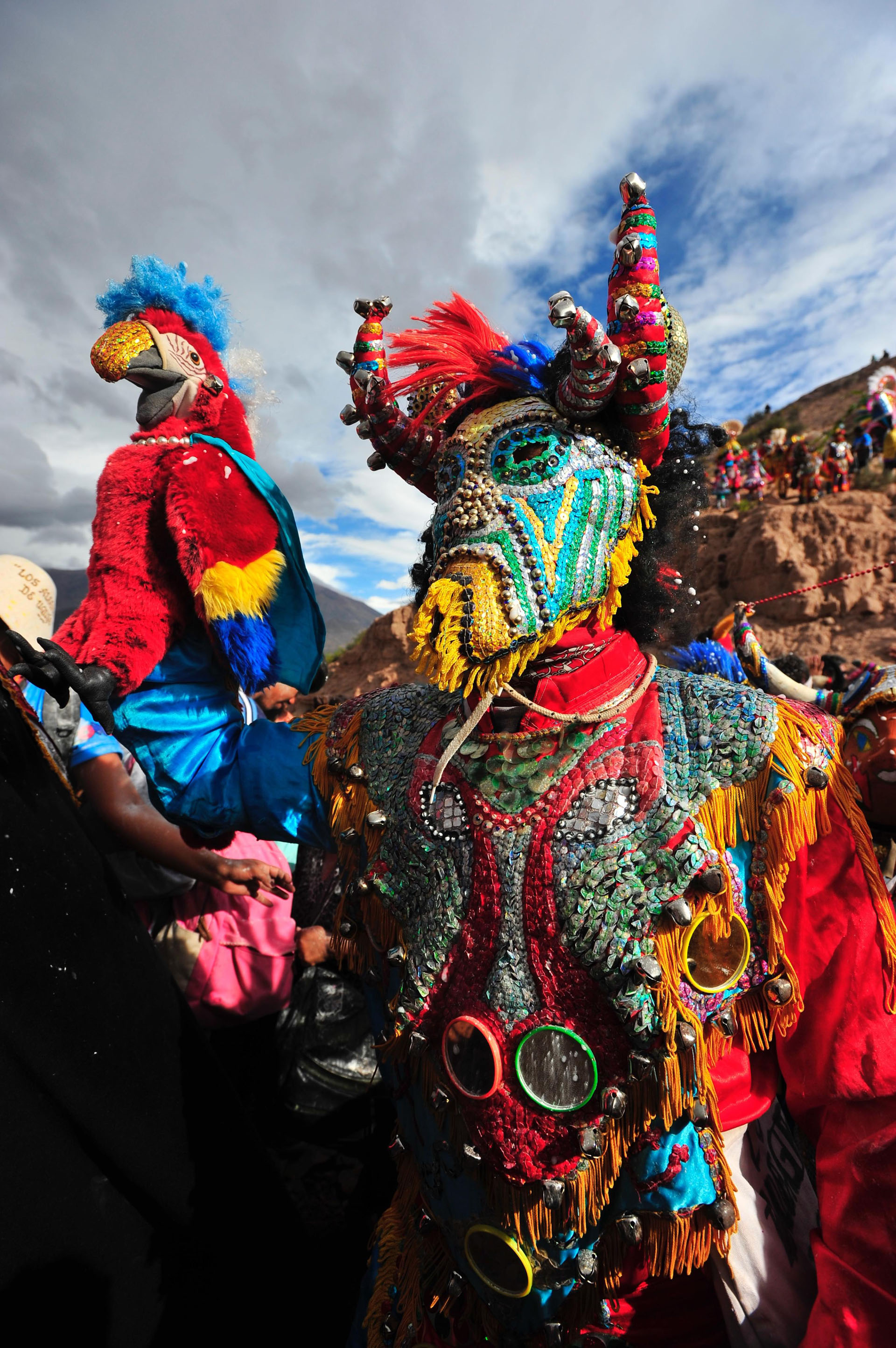 En los carnavales andinos, los diablos picaroness salen de las entrañas de la tierra para dar rienda suelta al desenfreno previo al recogimiento de la Cuaresma