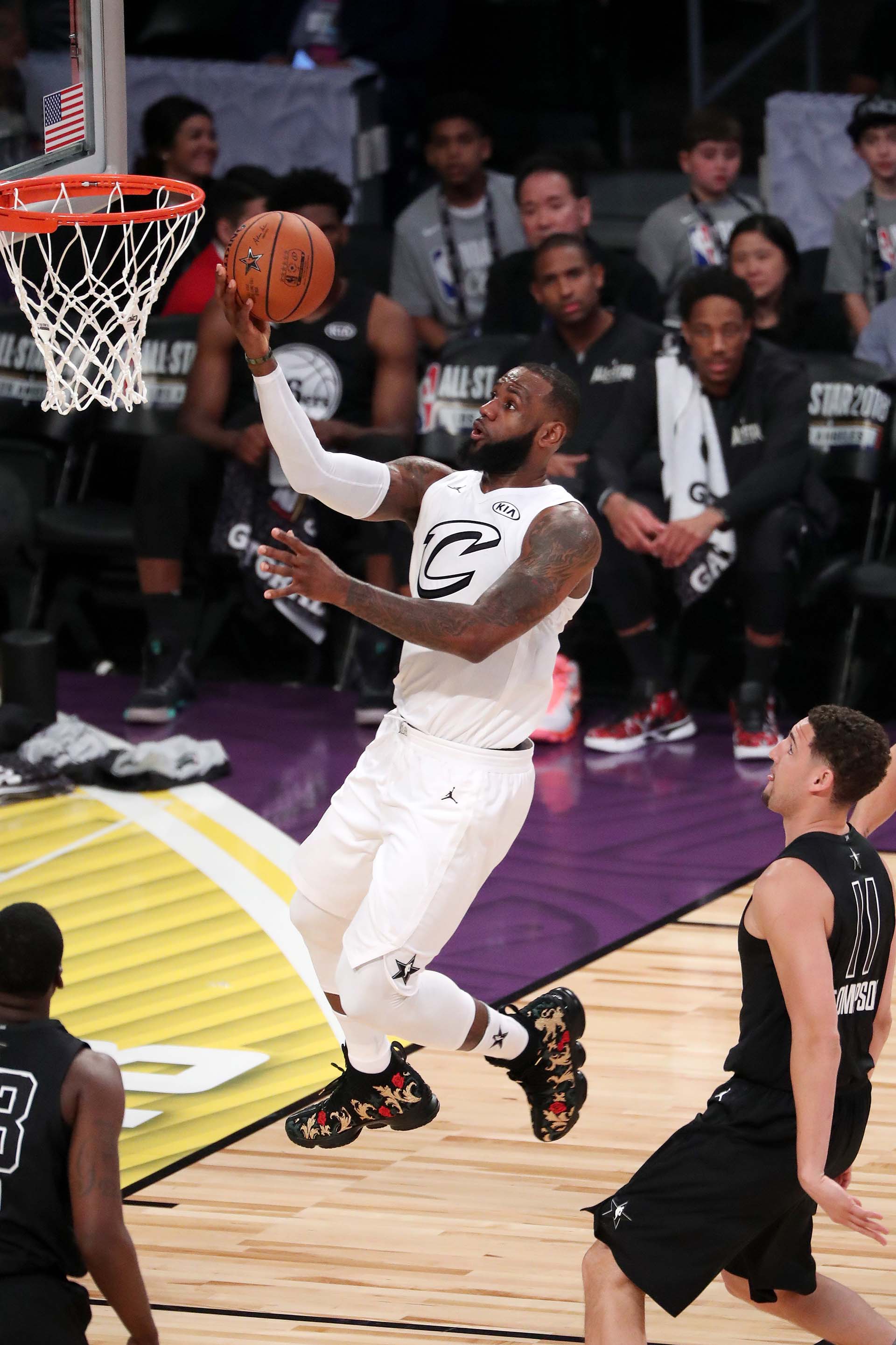 LeBron se eleva en el All Star de Los Ángeles
